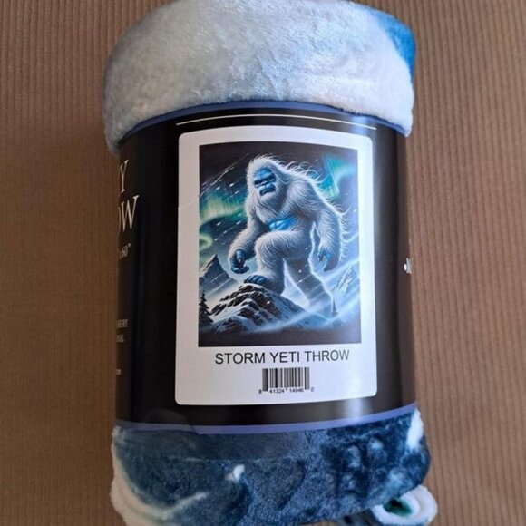 New Snow Yeti Thick Plush Throw Gift Blanket Sasquatch Northern Lights Big Foot - Picture 7 of 8
